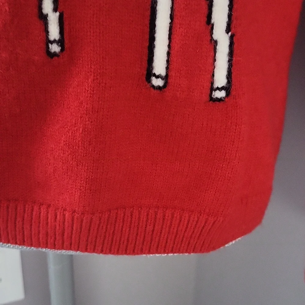 Red Deer Pattern Sweater - Picture 7 of 11